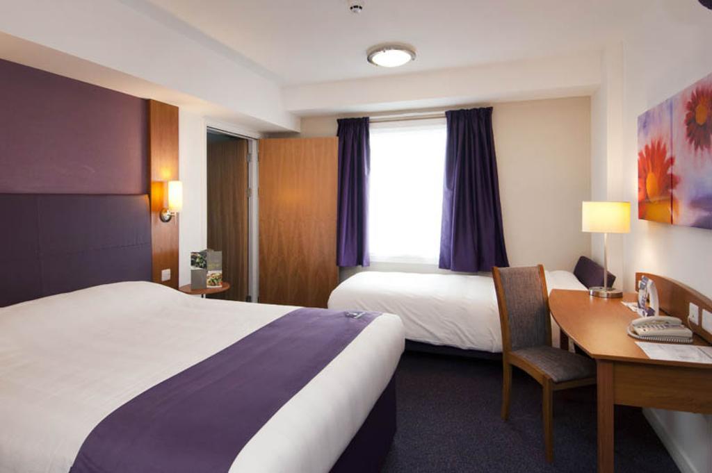 Premier Inn Falkirk Central Camelon 客房 照片